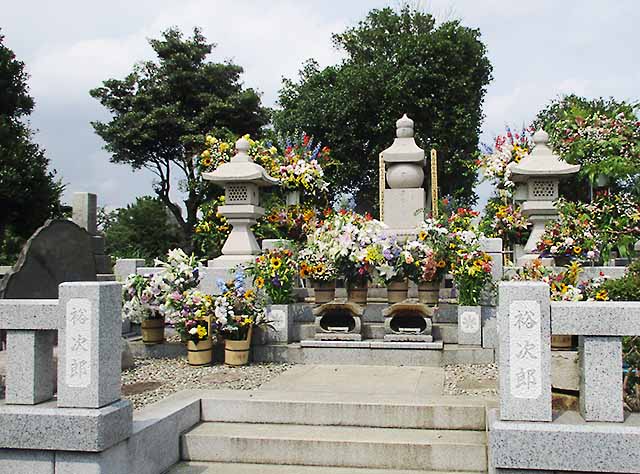 鶴見の總持寺には石原裕次郎さんのお墓がある