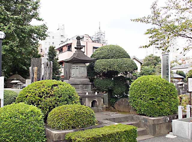 吉祥寺の尊徳のお墓