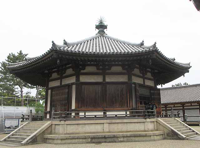 八角円堂の夢殿