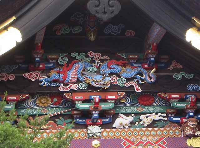 秩父神社拝殿の彫刻・つなぎの龍