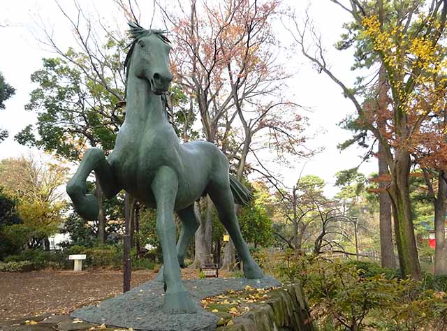 洗足池の池月の像