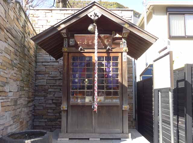 恵比寿の街中にある馬頭観音のお堂