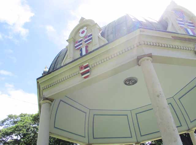 イオラニ宮殿の庭園にあるパビリオンには日本の国旗が